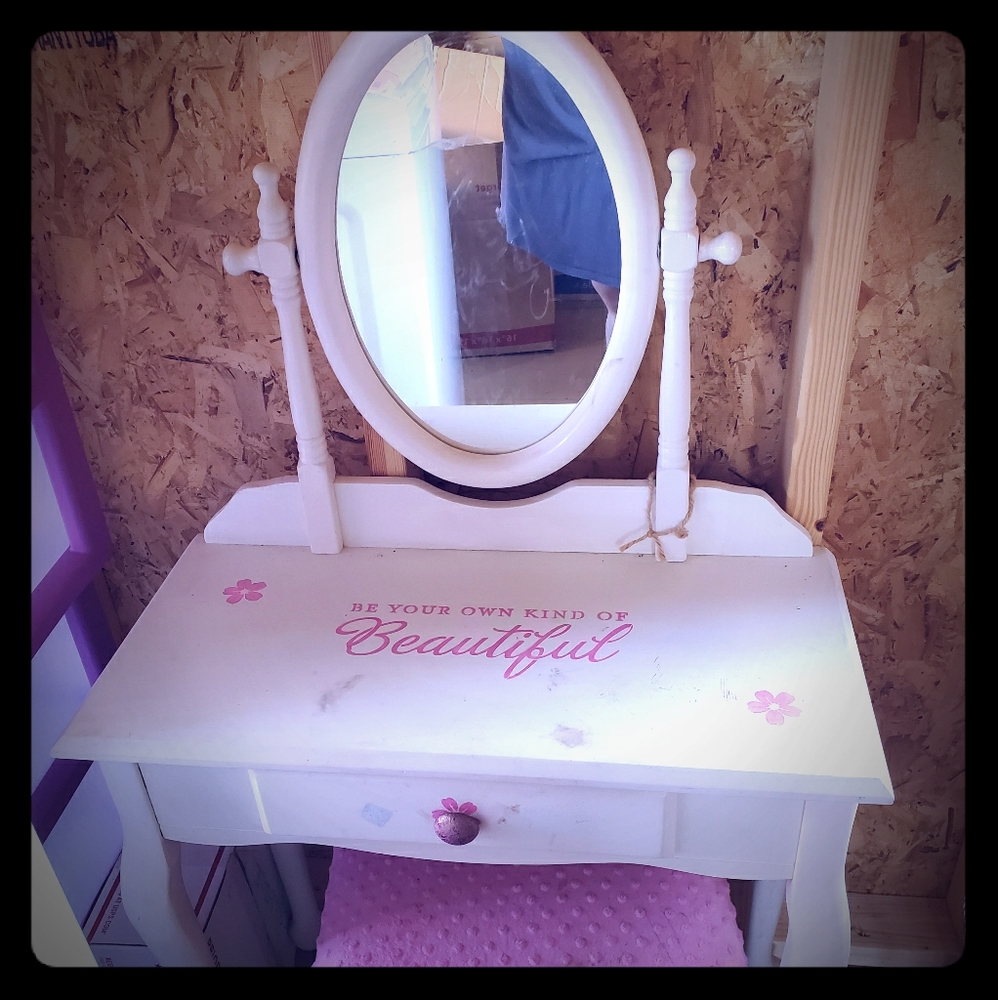Little girls vanity